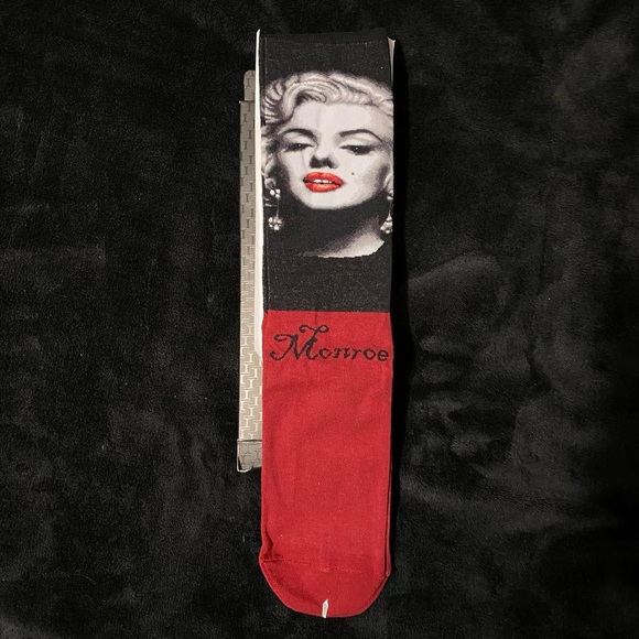 NIB Black & Red Marilyn Monroe Socks - Picture 1 of 6